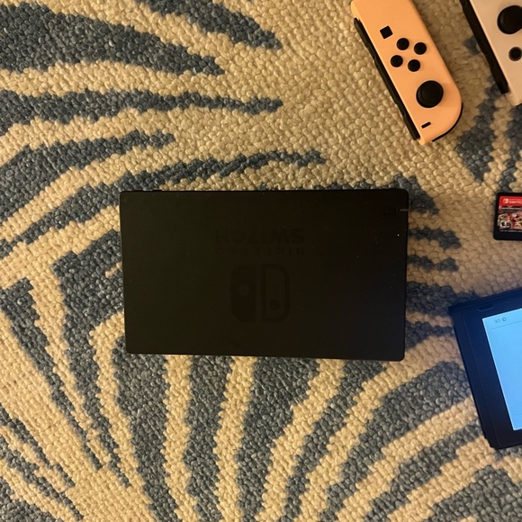 Nintendo Switch and accessories - Picture 7 of 7